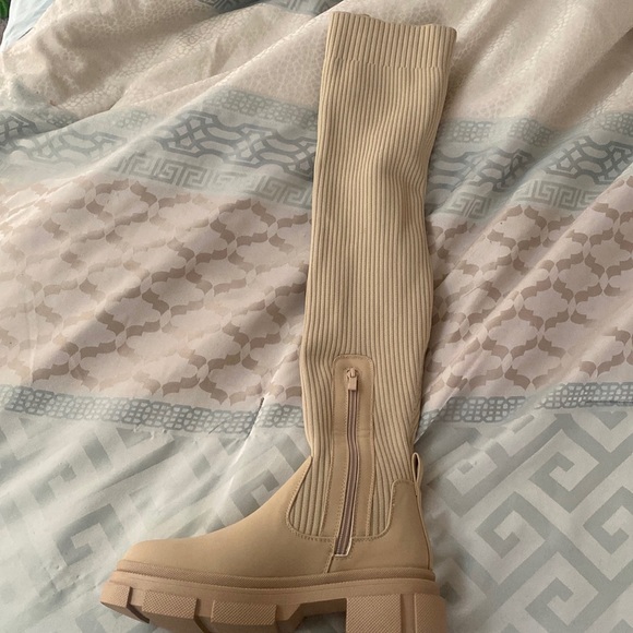 Fall boots - Picture 1 of 3